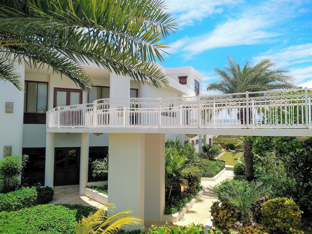 Sheriva Luxury Villas and Suites