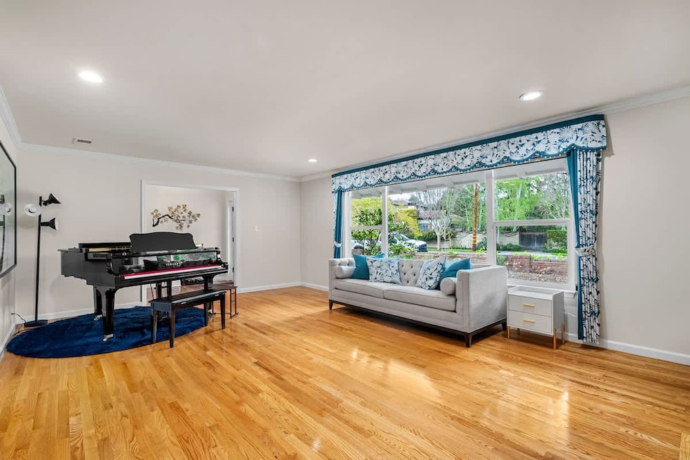 Cozy Modern House in Palo Alto