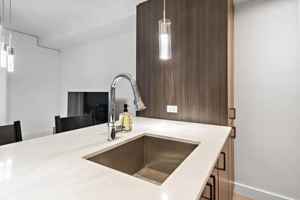 Downtown Metro Frontenac 2 BR new Apartment max 6p - Image 5