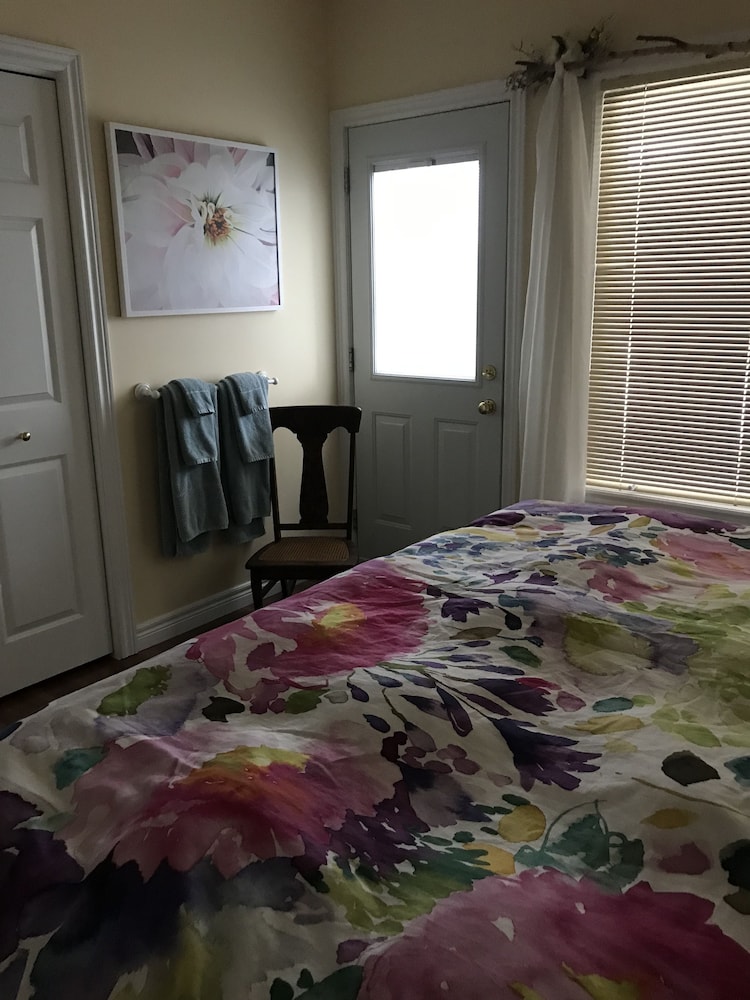 Golden Pathways Retreat and B&B