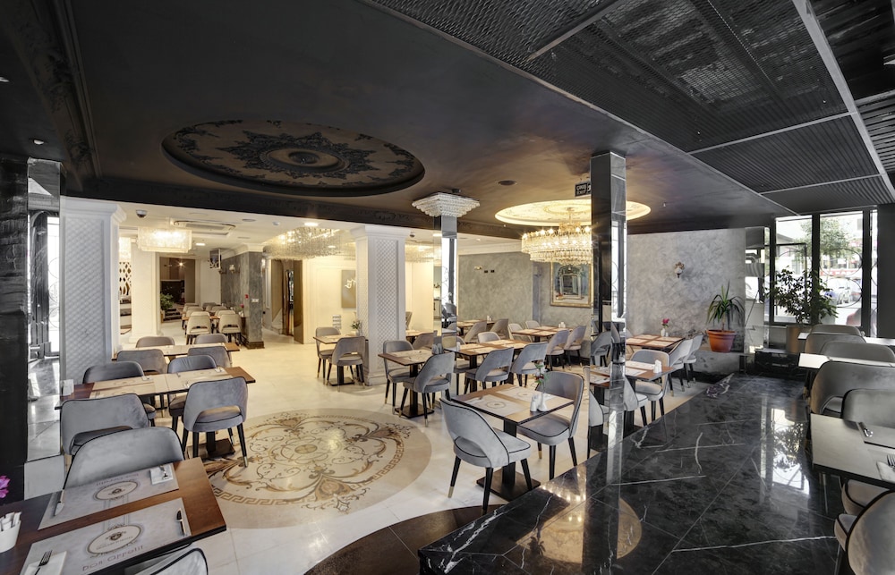 Beyaz Monarch Otel - Image 39