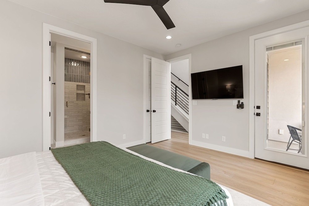 Weekend Vibes 5 Bedroom Townhouse