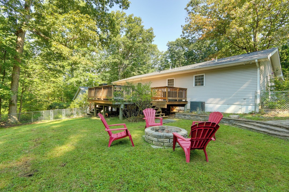 Harpers Ferry Cabin - Walk to Private Lake! - Property Image 6