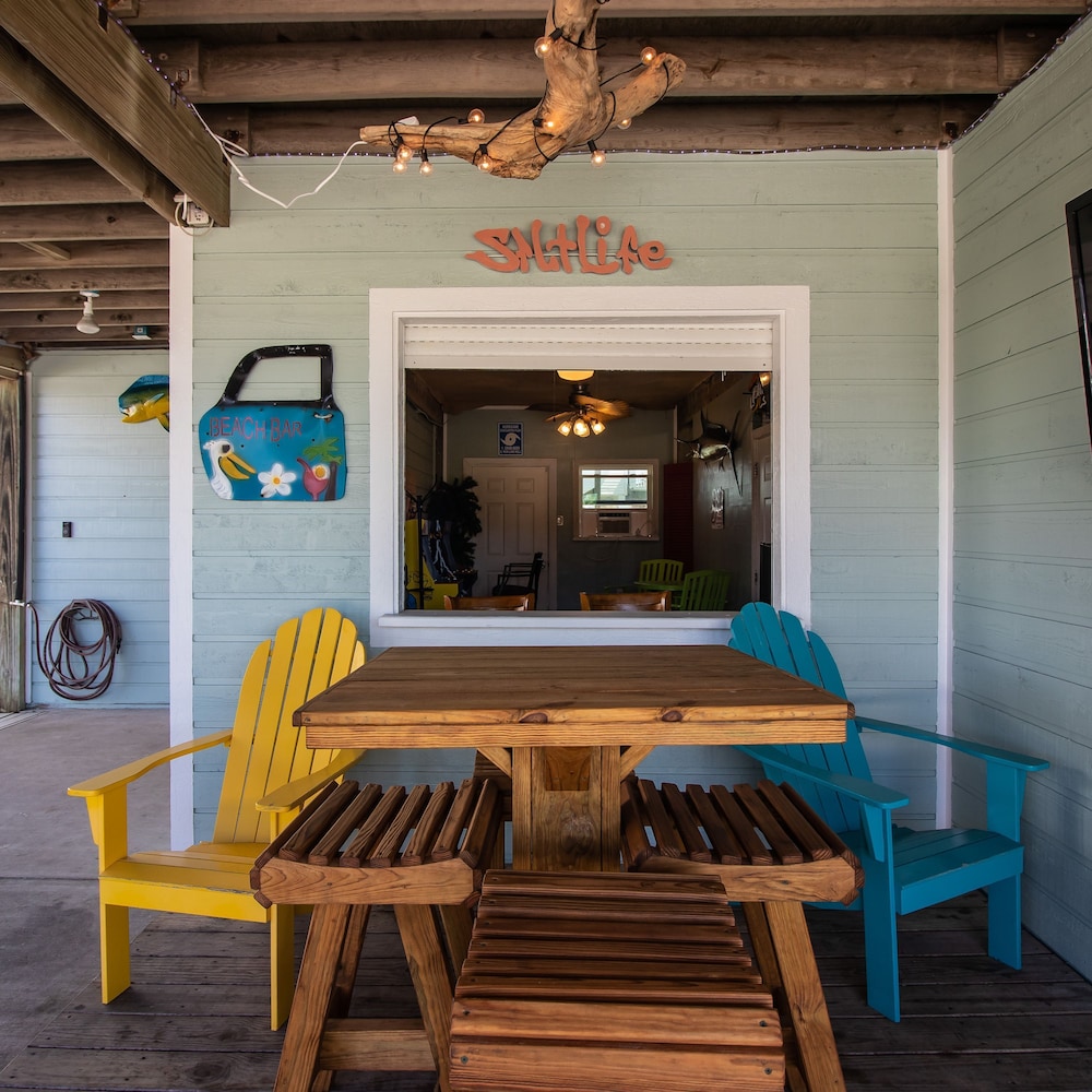 In-home Bar Lounge and Arcade Stay Entertained at The Sea Shed view 4