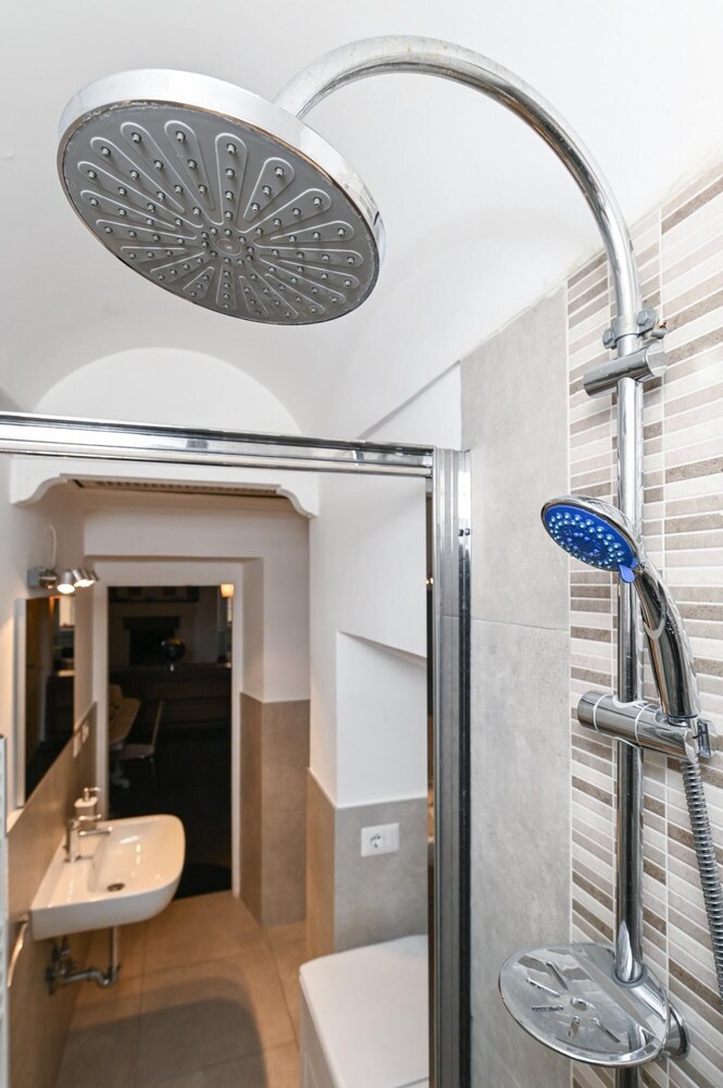 Gorgeous Trastevere Loft On The River