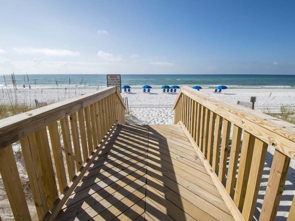 Emerald Isle Fort Walton Beach by Southern Vacation Rentals
