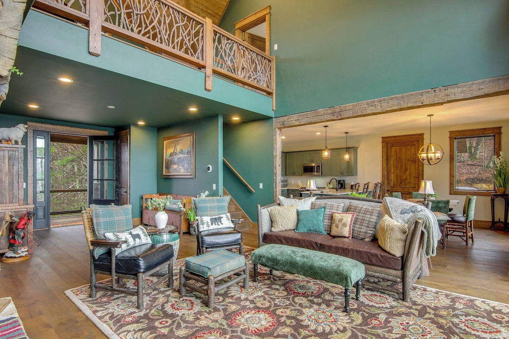 Sip on Deck & Enjoy Views! Mtn Lodge in Glenville