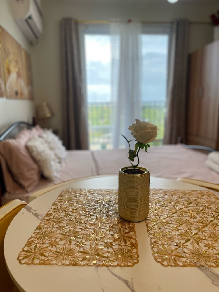 Room in Studio - Luxury Condo-sea View- Near Beach