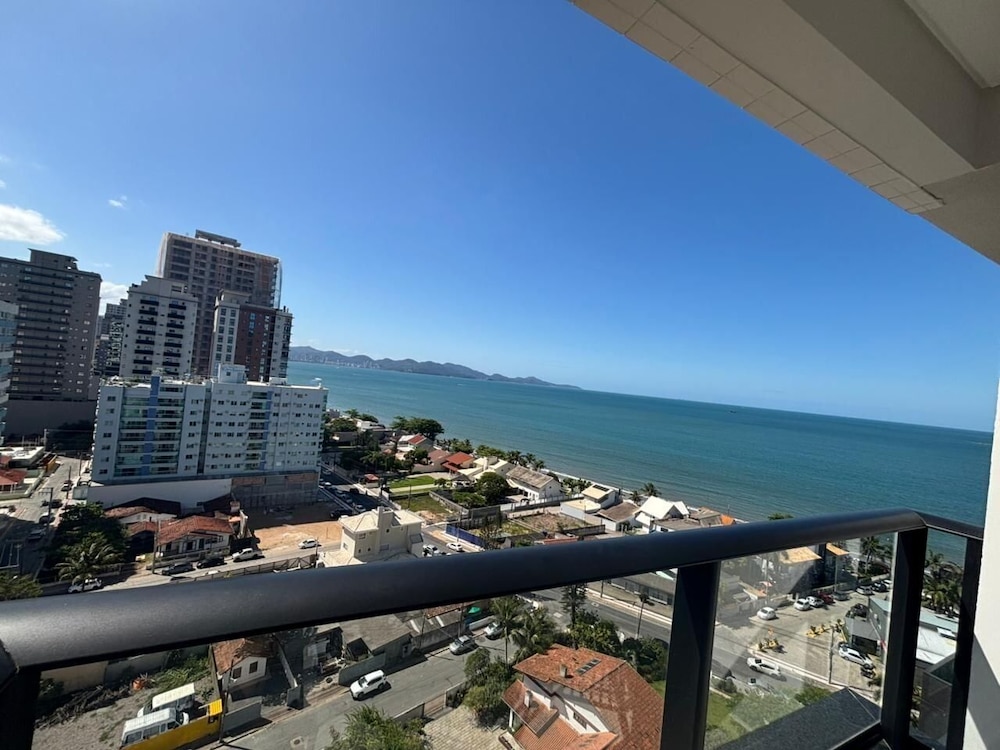 Partial Ocean View Apt w/ Barbecue Grill Axp1301