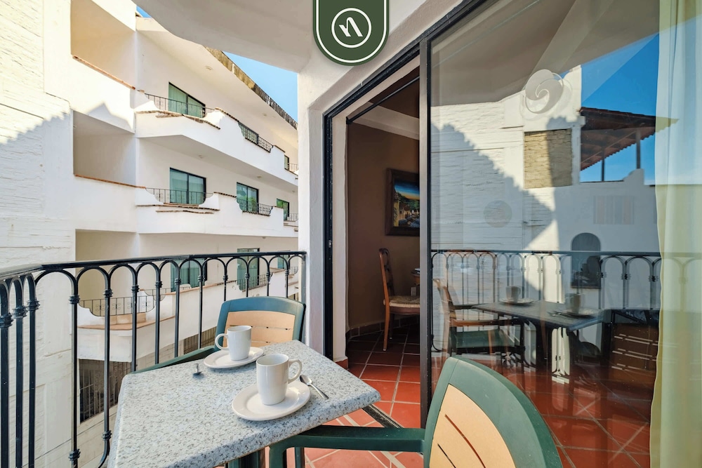 Amazing 1 BR Condo - Partial Oceanview - Pool