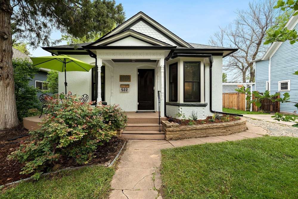 Lola House! Cozy Comfort, Prime Old Town Location view 4