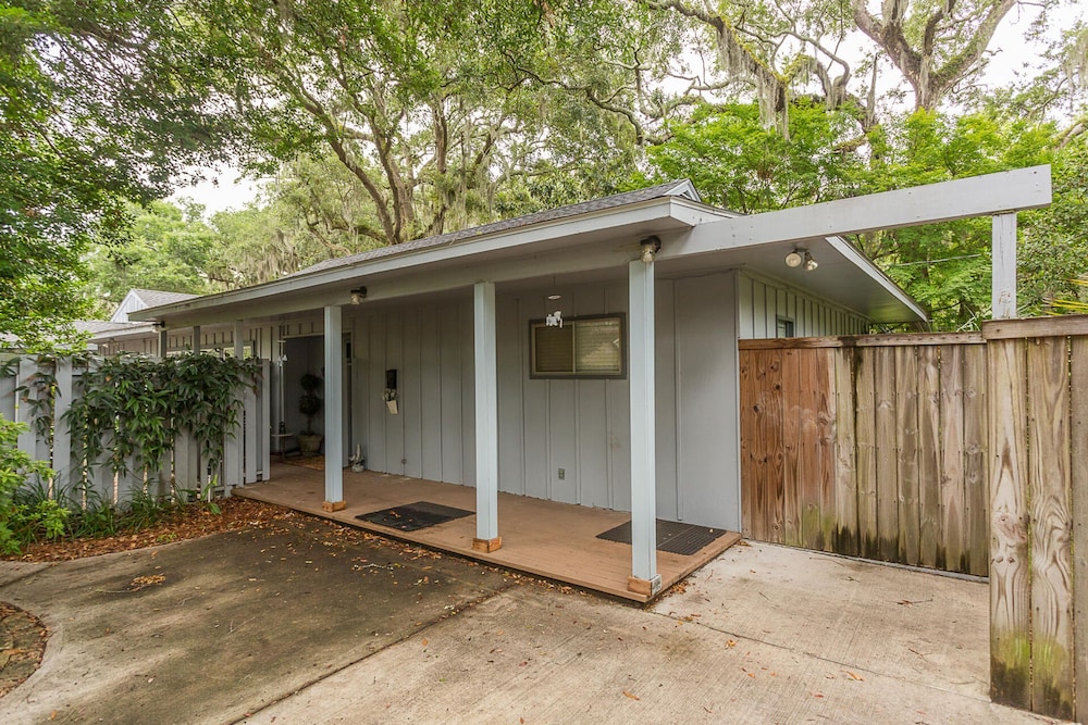 11908 Old Demere Rd by Hodnett Cooper - Property Image 2