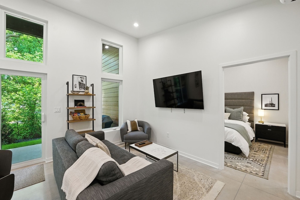 500 House - Unit B 2 Bedroom Townhouse