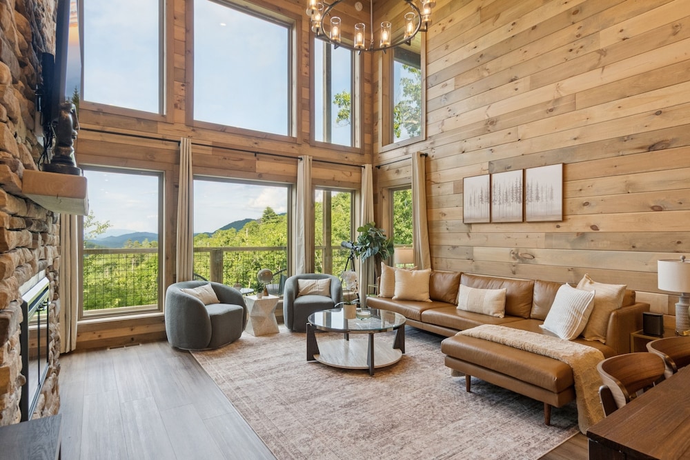 Golden Oaks Cabin 3 Bedroom Home