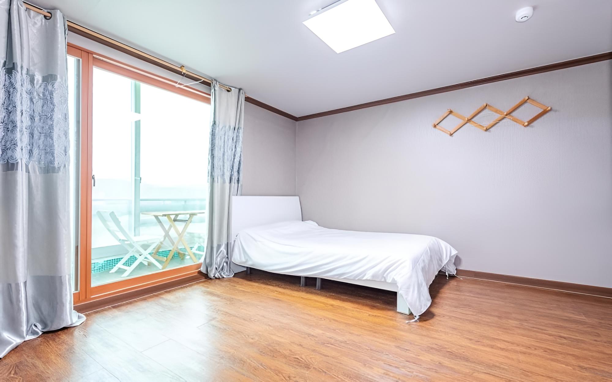 Goseong Naiaseu Pension