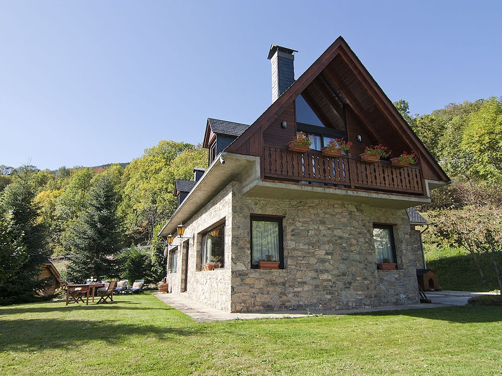 Modern Mansion in Vielha with Sauna & Hot Tub