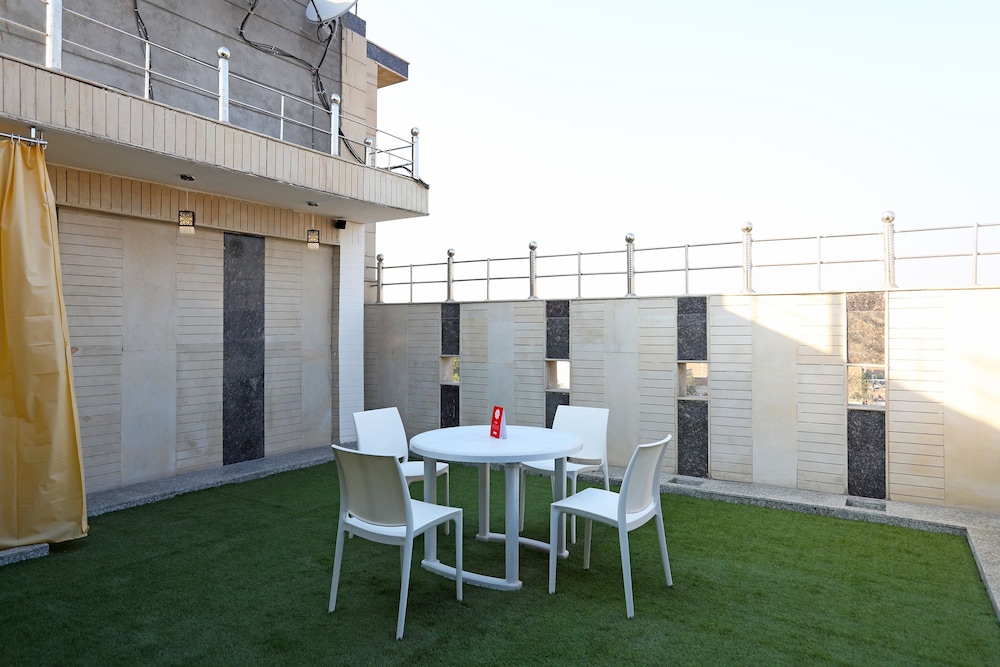 OYO 10558 Hotel Qlark