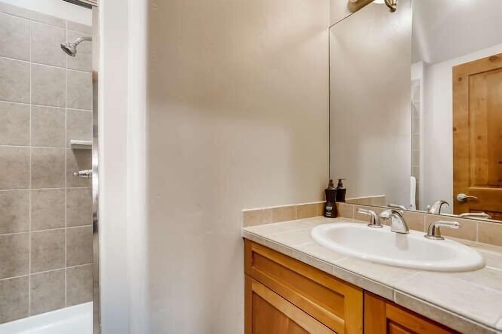 Private Hot Tub, Mountainscape Chalet! Family Paradise! 2 Bedroom Home by RedAwning view 5