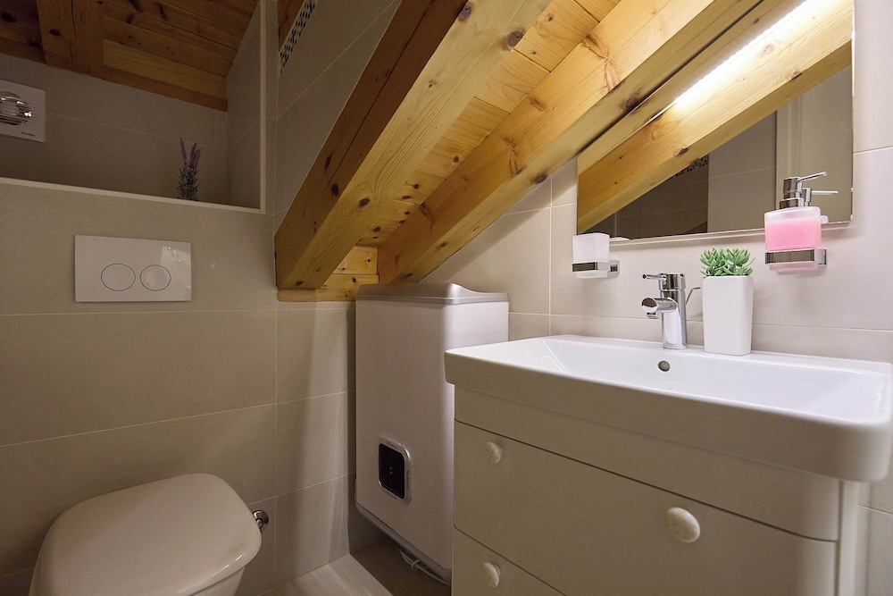 B18 APARTMENT