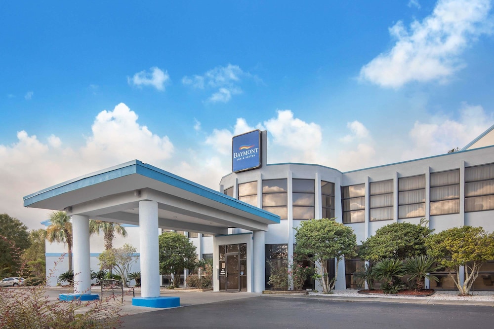 Laurel Vacations - Baymont by Wyndham Laurel - Property Image 2