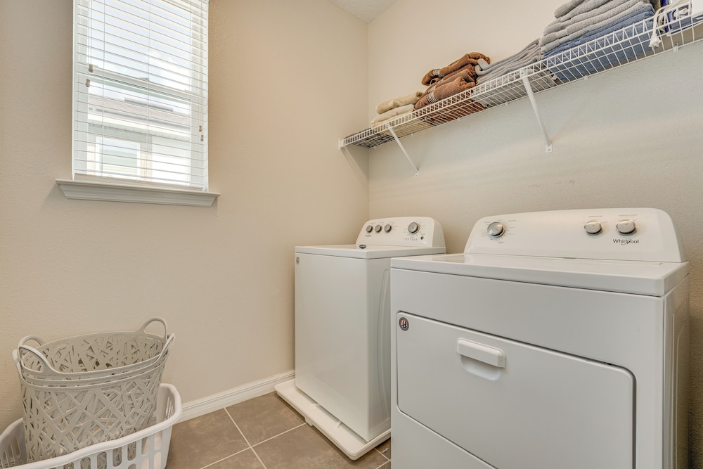 Home Near Theme Parks in Kissimmee: Family Perks!
