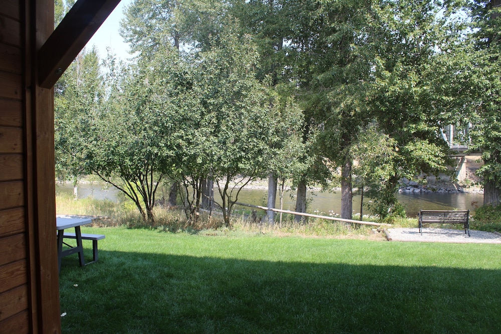 Methow River Lodge & Cabins