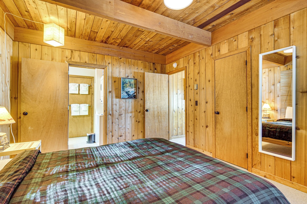 Million-dollar View: Waterfront Cabin in Bridgton!