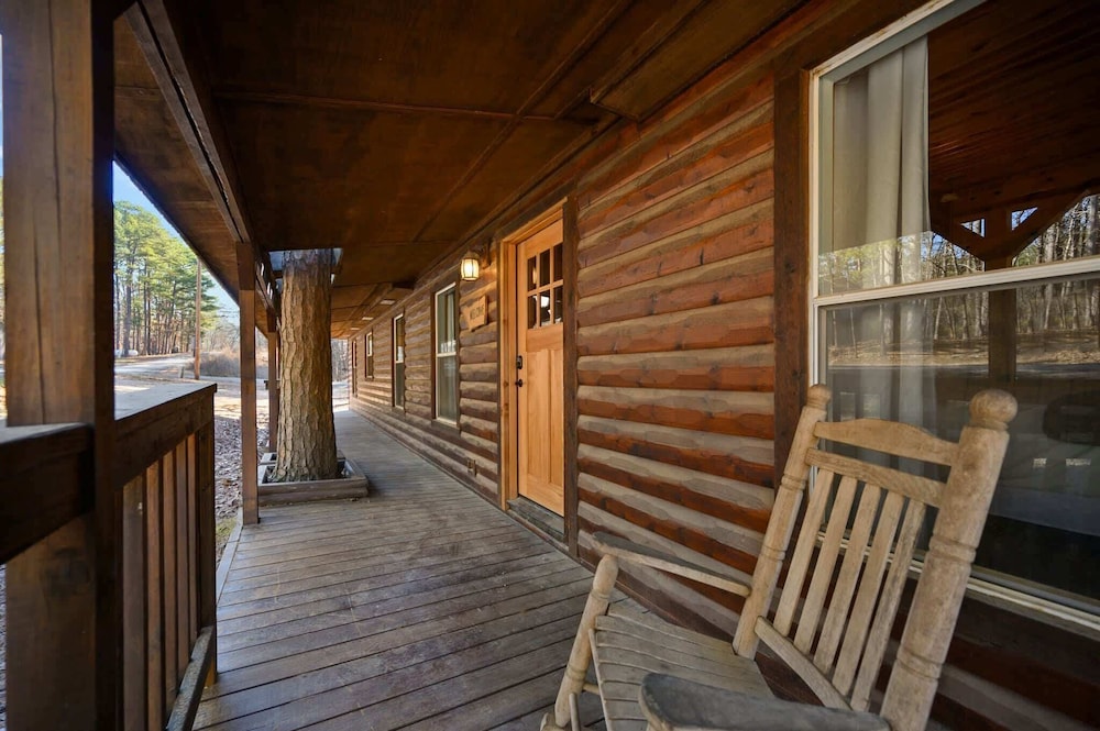 Outlaw Rose Cabin for 8!