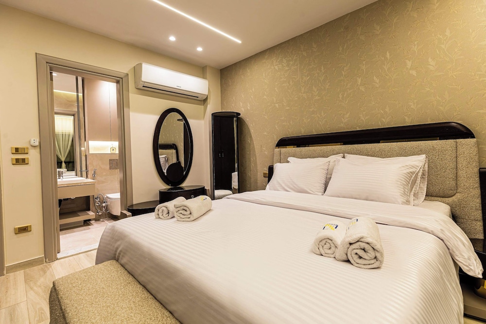 Imperial & Inviting 3bdr Duplex w/ Roof @new Cairo