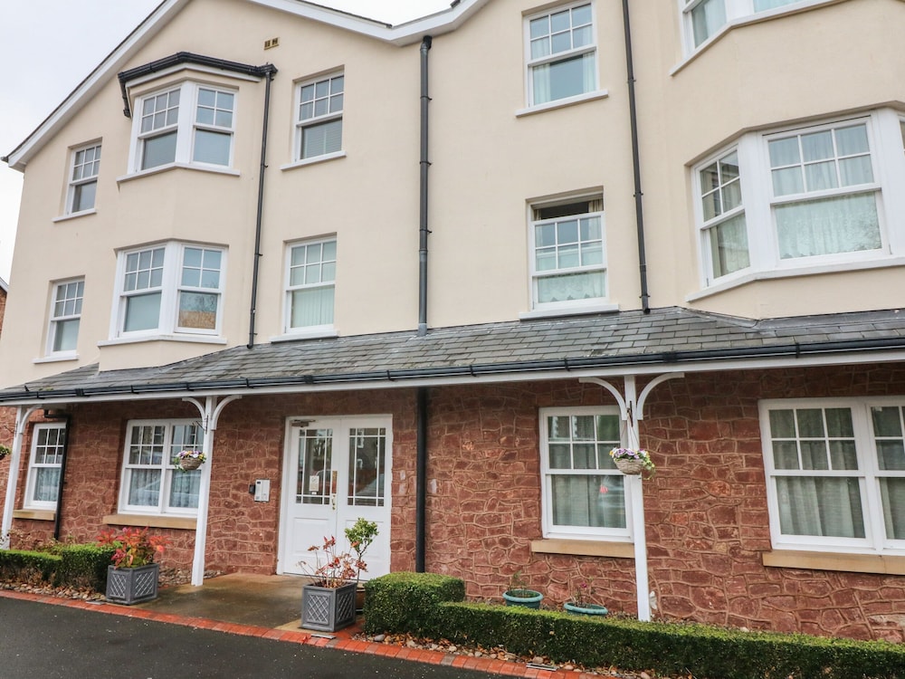 1 Tregonwell Court