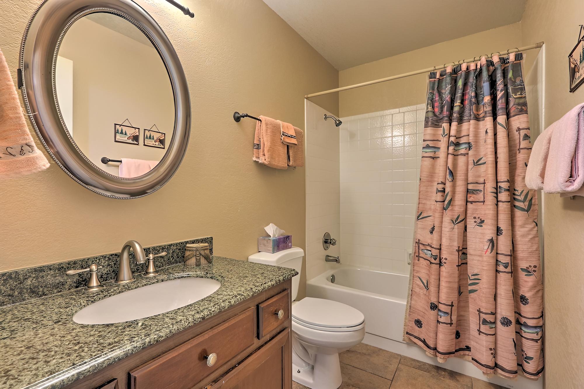 Pinetop Condo w/ Balcony, 4 Mi to White Mtn Hiking view 5