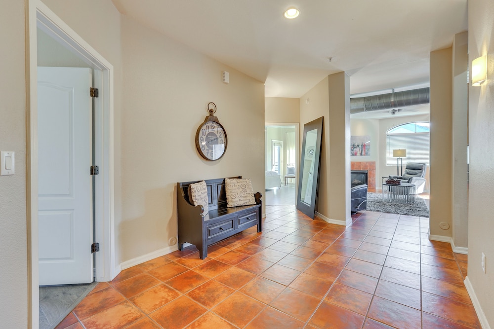 < 1 Mi to Biltmore Fashion Park: Condo w/ Pool!