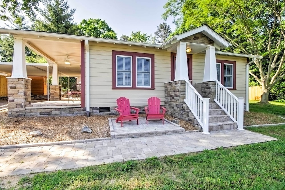 Lovely Cottage w/ Sauna & Fire Pit Near Asheville!