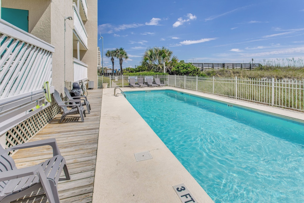 Direct Beach Access! Walkable Condo on Ocean Blvd