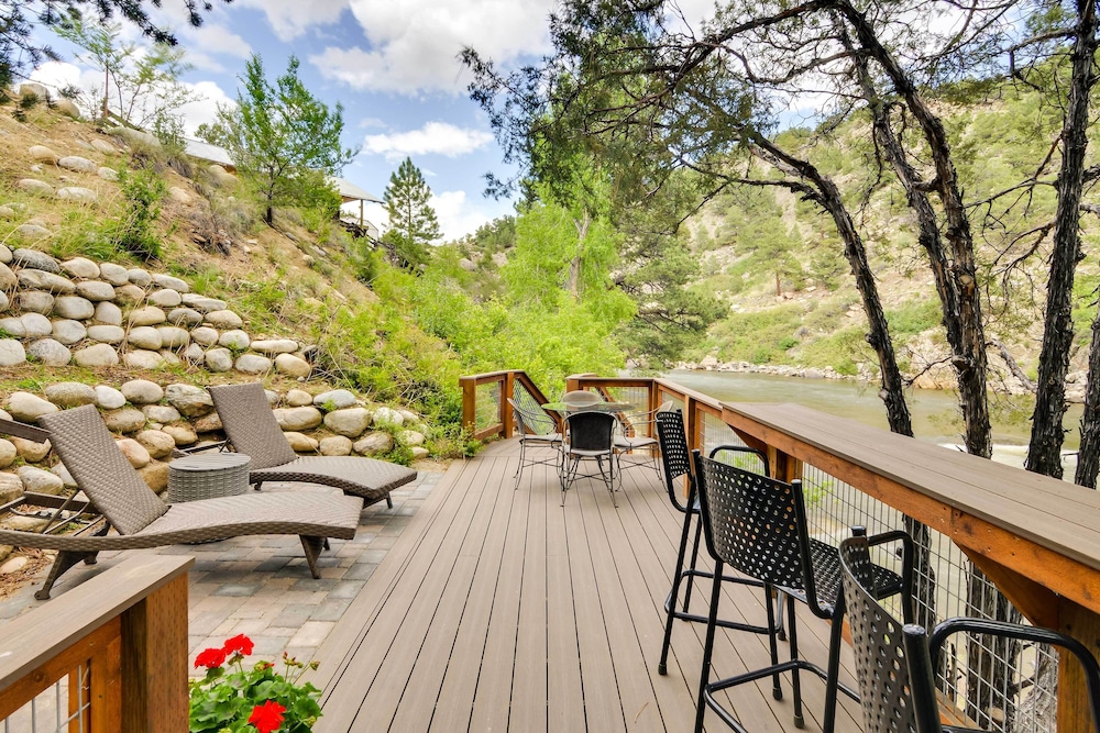 Buena Vista Retreat: Steps To Arkansas River! view 5