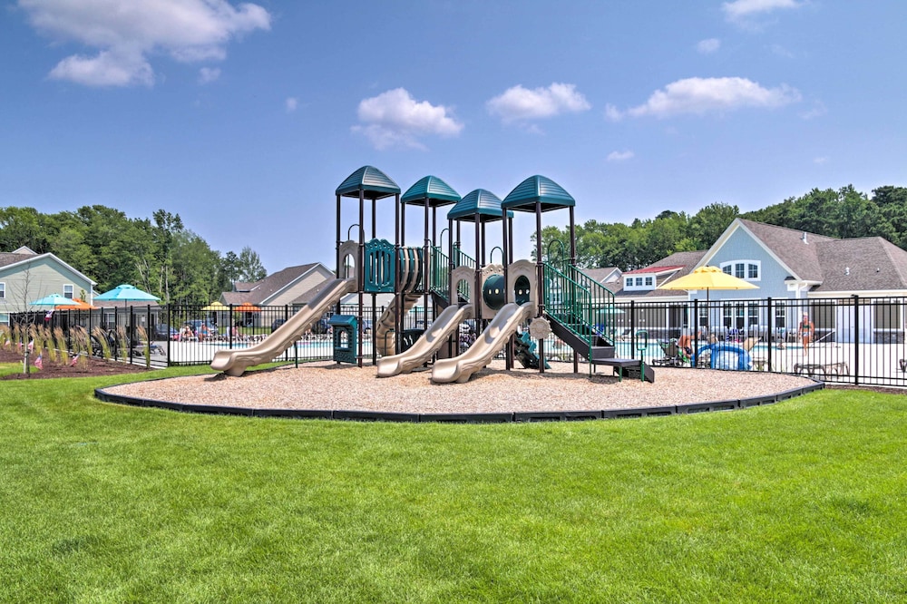 Shuttle to Bethany Beach: Stylish Home w/ Perks!