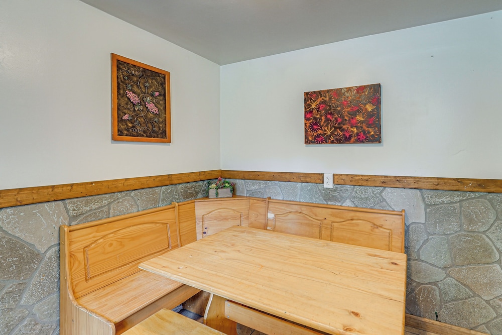 2 Mi to Michigan's Adventure: Family Home w/ Patio