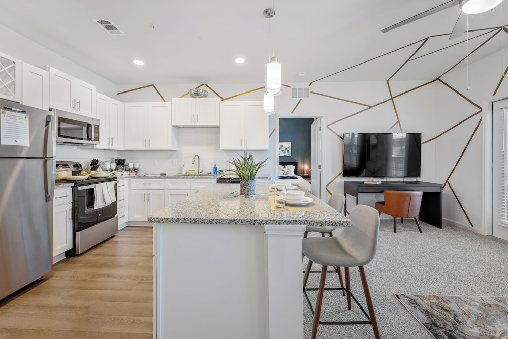 Luxurious Apartments - Pool Gym Bikes