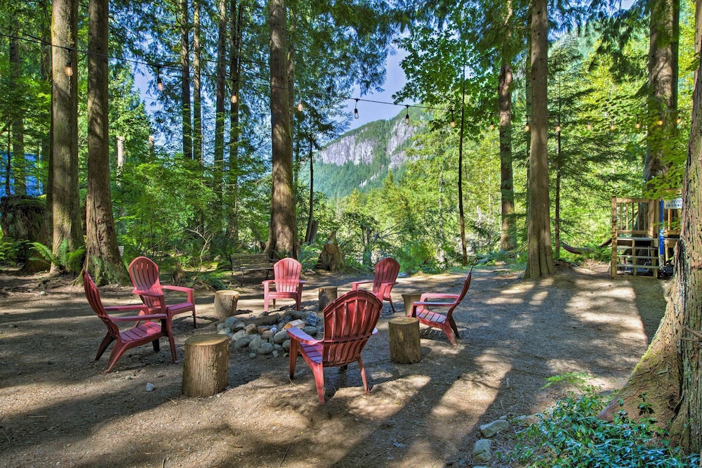Three Enchanting Riverfront Cabins: Hot Tub Access