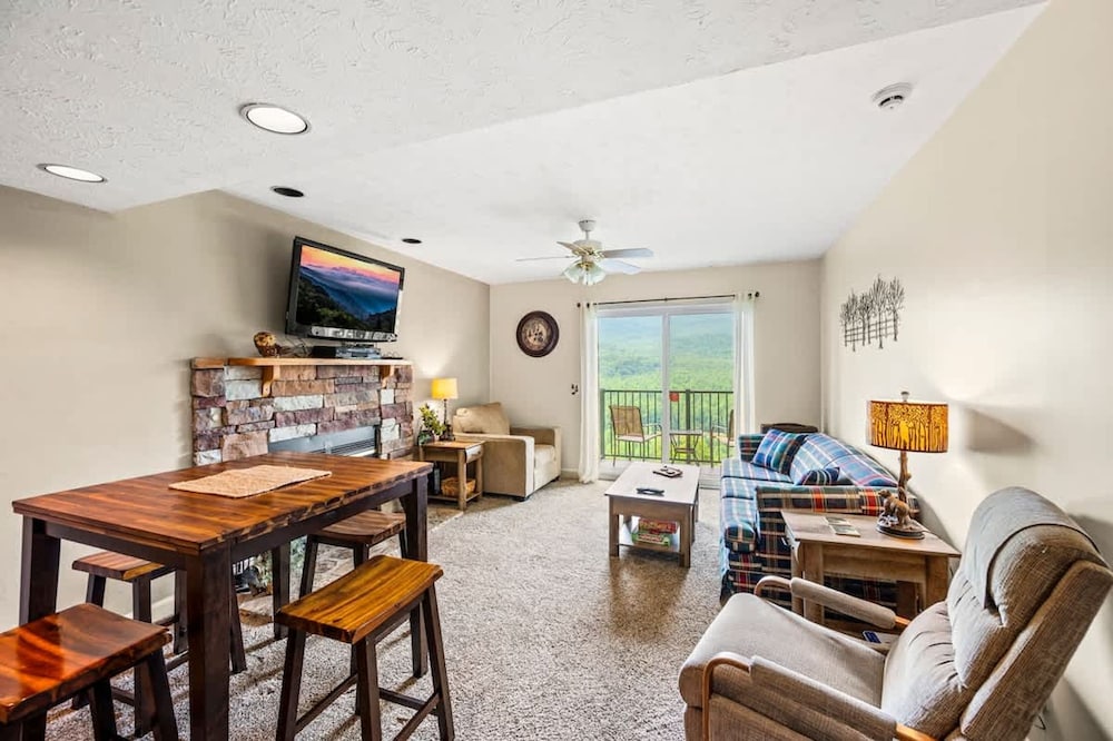 Sleeps 6 Indoor Pool Hot Tub Mountain Views