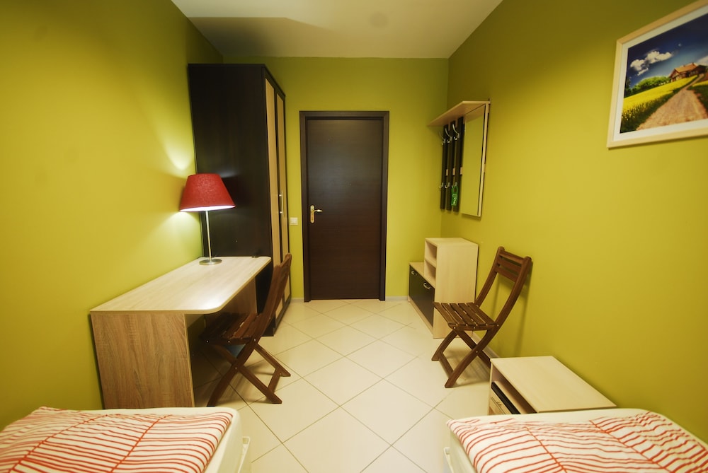 Landmark City Hotel - Hostel