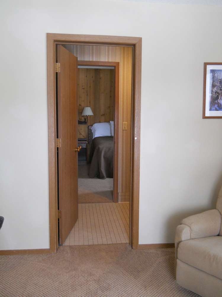 Lakewoods Resort & Lodge