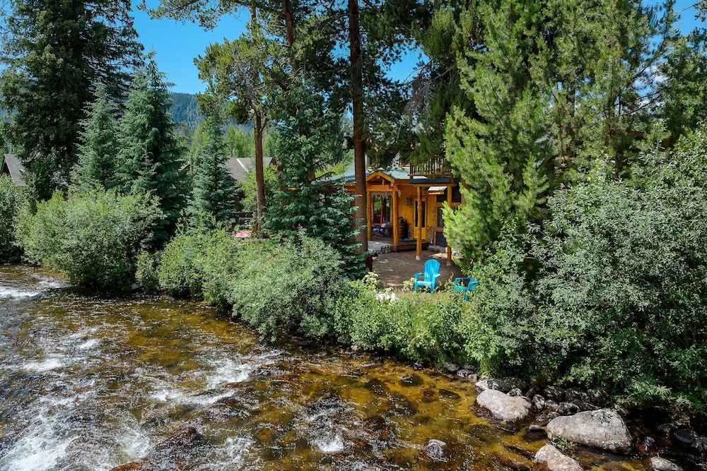 The River House 3 Bedroom Cabin