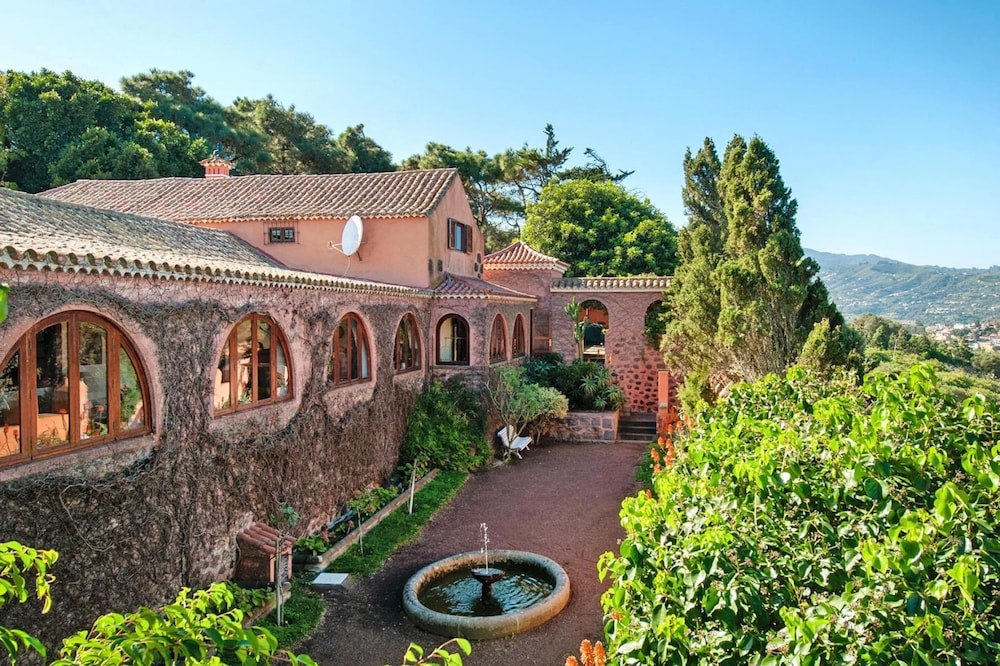 Villa Mansion Bandama With Pool in Santa Brigida