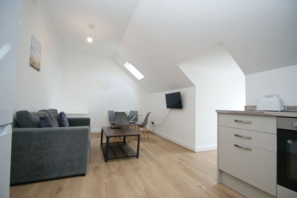 Snug Margate Apartment view 3