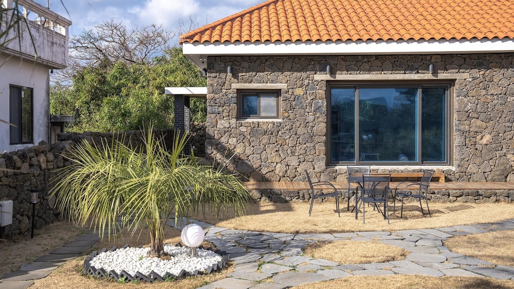 Jeju Stay Rowoon Dockchae Pension