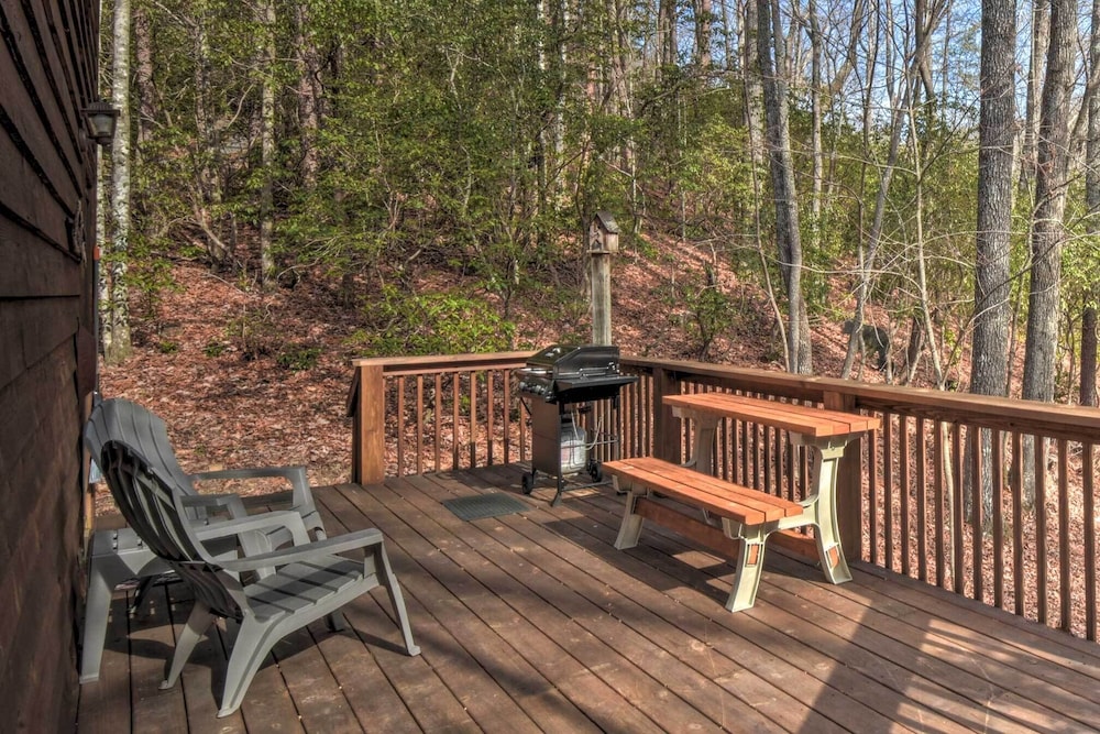 Sautee Nacoochee Mtn Paradise w/ Spacious Deck!