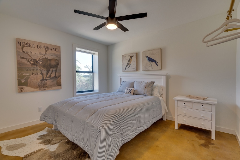 Getaway w/ Fire Pit 5 Mi to Pedernales River! - Property Image 25