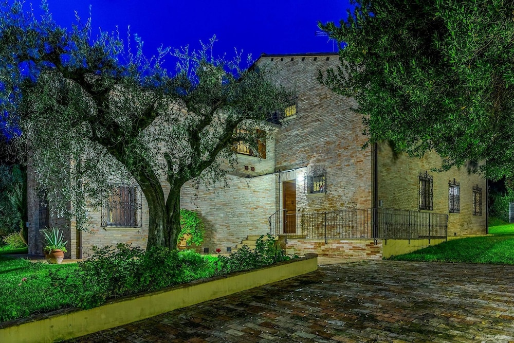 Villa Emilianna 12 2 by Marche Holiday Villas