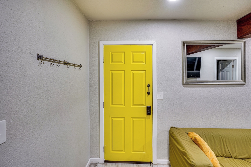 Explore LA & Long Beach: Compton Condo w/ Patio